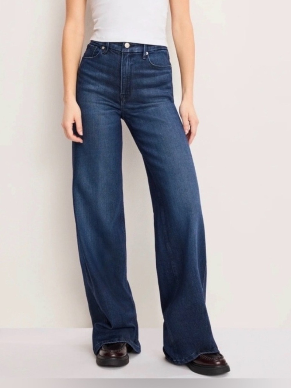 LIKE NEW! Good American “Good Skate” High Rise Jeans in size 6 (size 28)